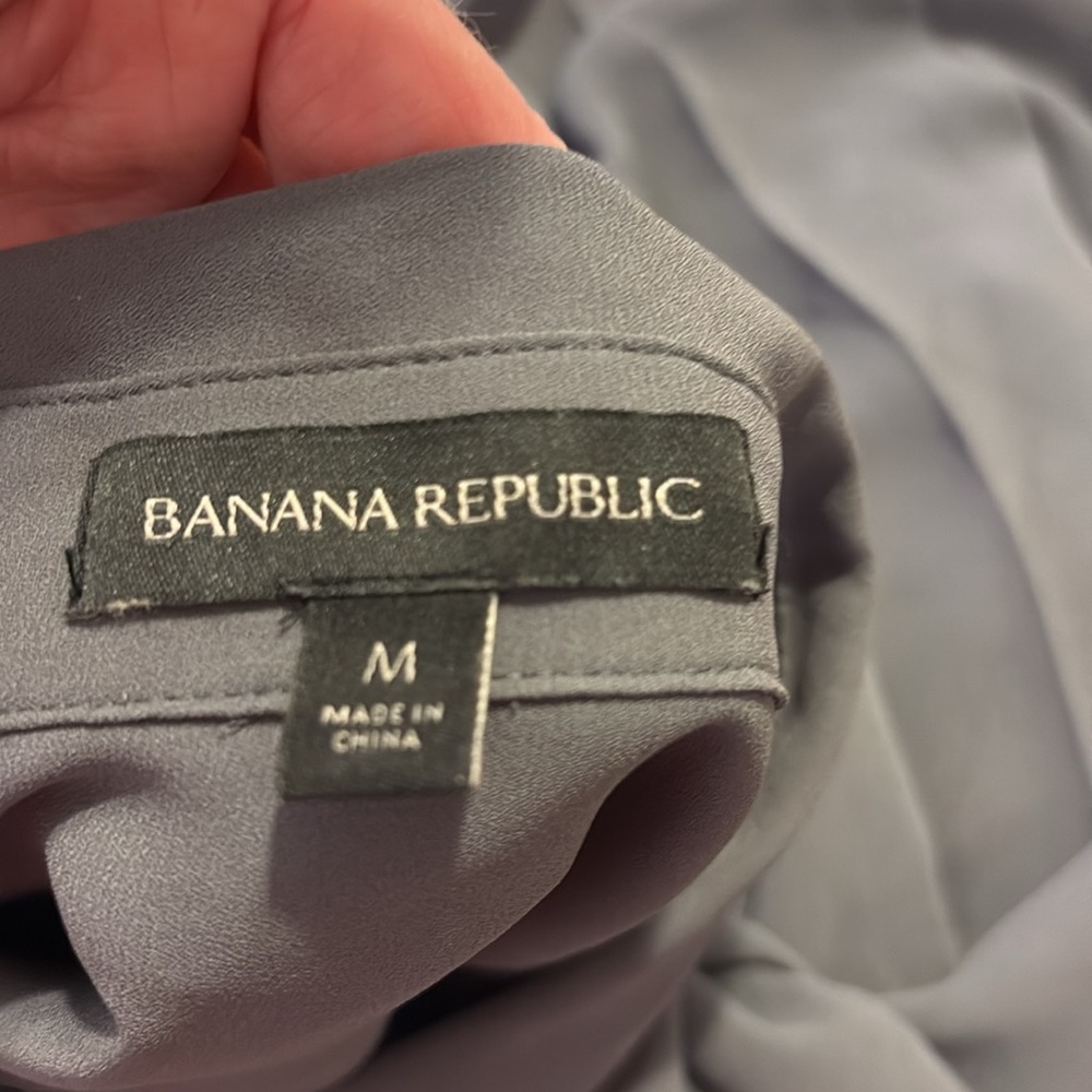 Banana Republic Charcoal Cap-Sleeve Collared Blouse. Size M - Picture 7 of 7